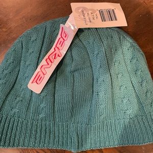 Dakine. New, with tags. Teal cap.